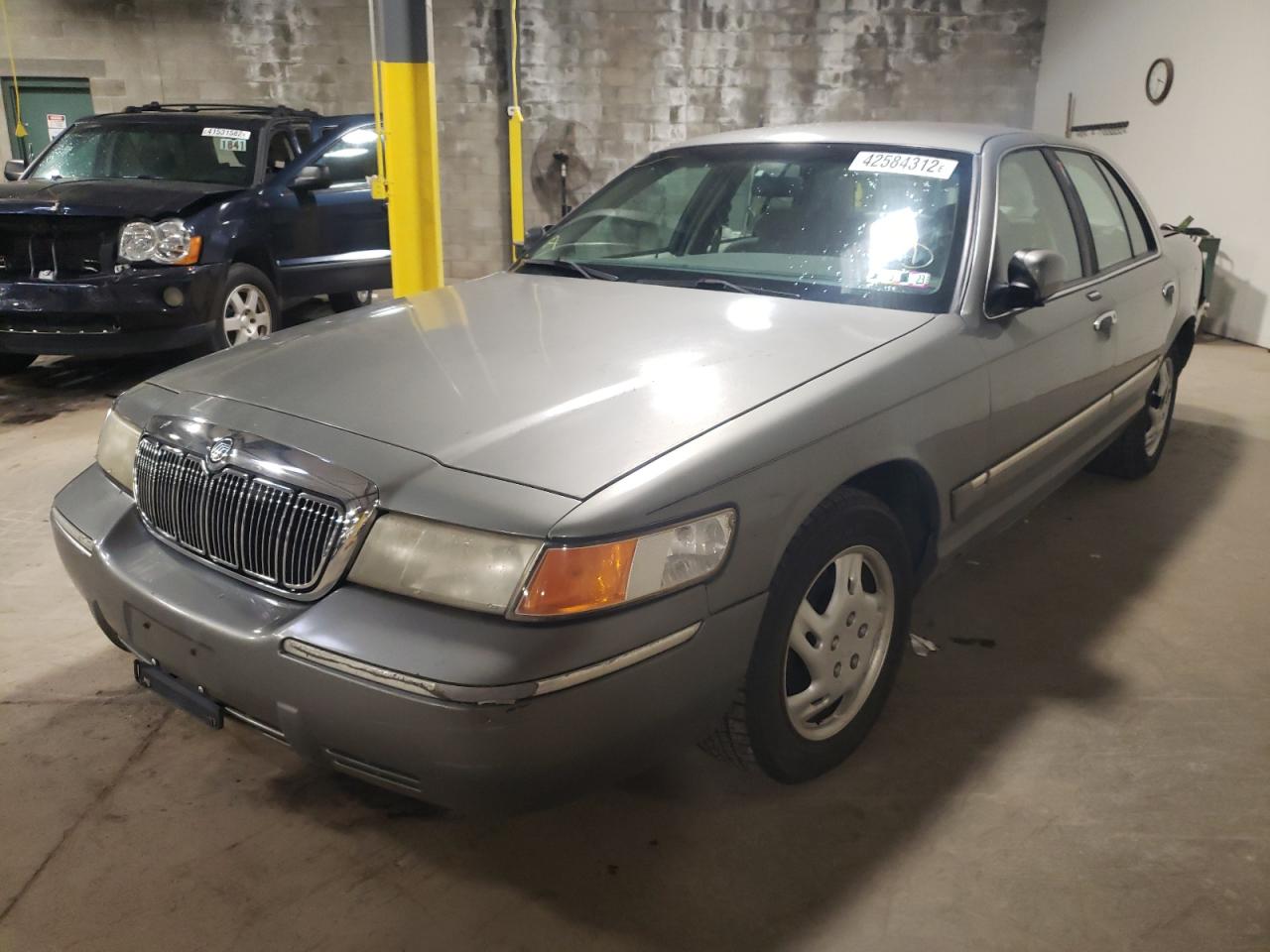 Photo 2 from auction – 2002 MERCURY GRAND MARQ with VIN 2MEFM74W02X650195