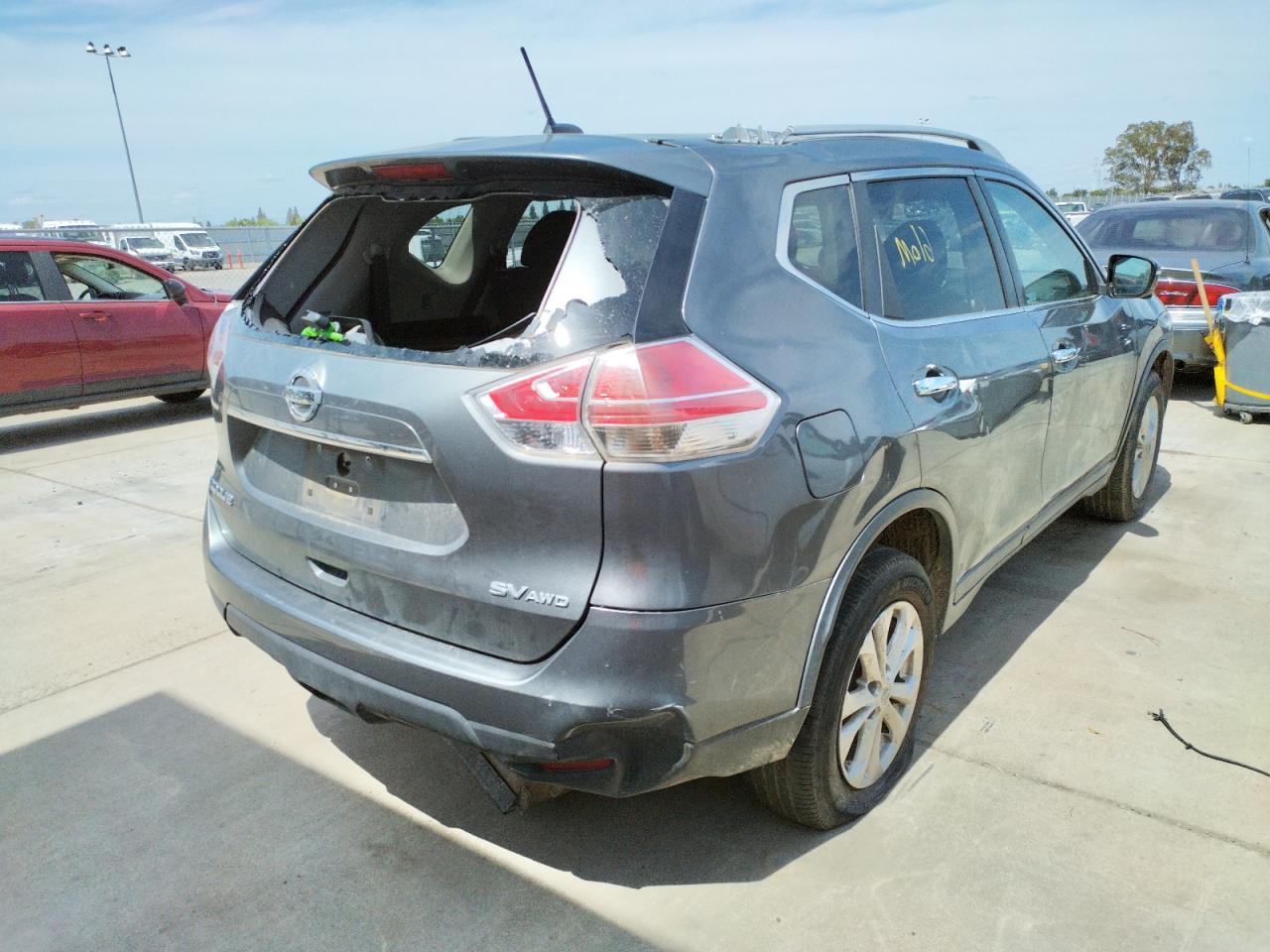 Photo 4 from auction – 2015 NISSAN ROGUE S with VIN 5N1AT2MK0FC792771