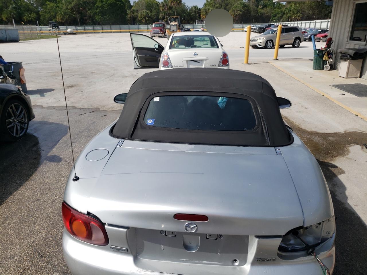 Photo 6 from auction – 1999 MAZDA MX-5 MIATA with VIN JM1NB3530X0104972