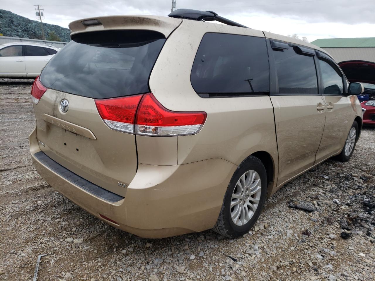 Photo 4 from auction – 2011 TOYOTA SIENNA XLE with VIN 5TDYK3DC3BS115677