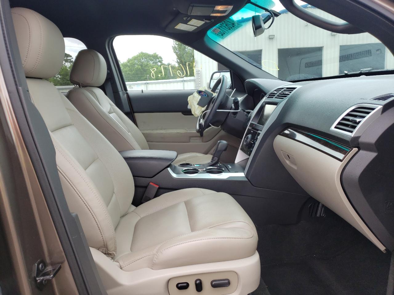 Photo 5 from auction – 2015 FORD EXPLORER L with VIN 1FM5K7F89FGC45459