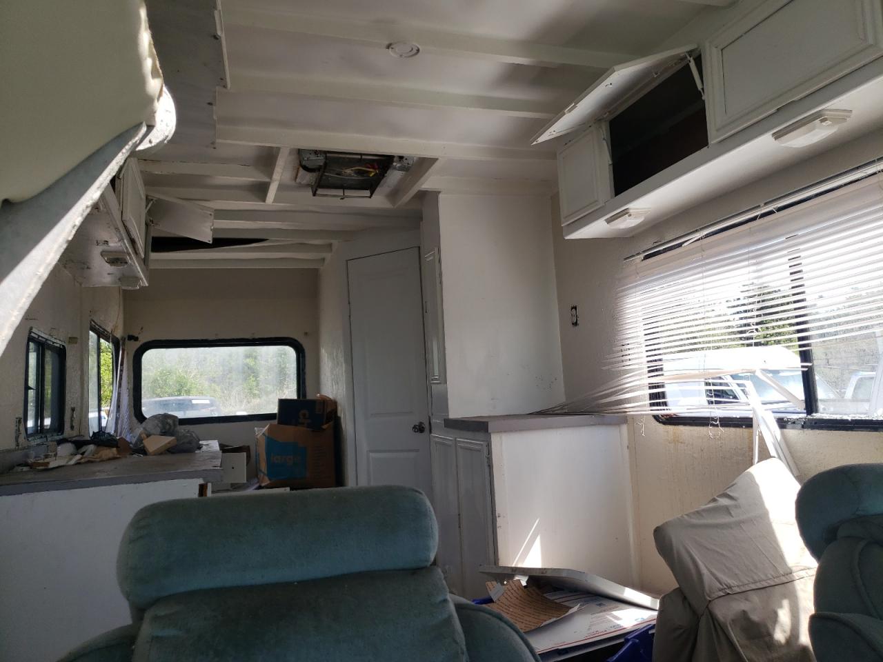 Photo 6 from auction – 1996 WINNEBAGO WINNEBAGO with VIN 1FDKE30G4THB15792
