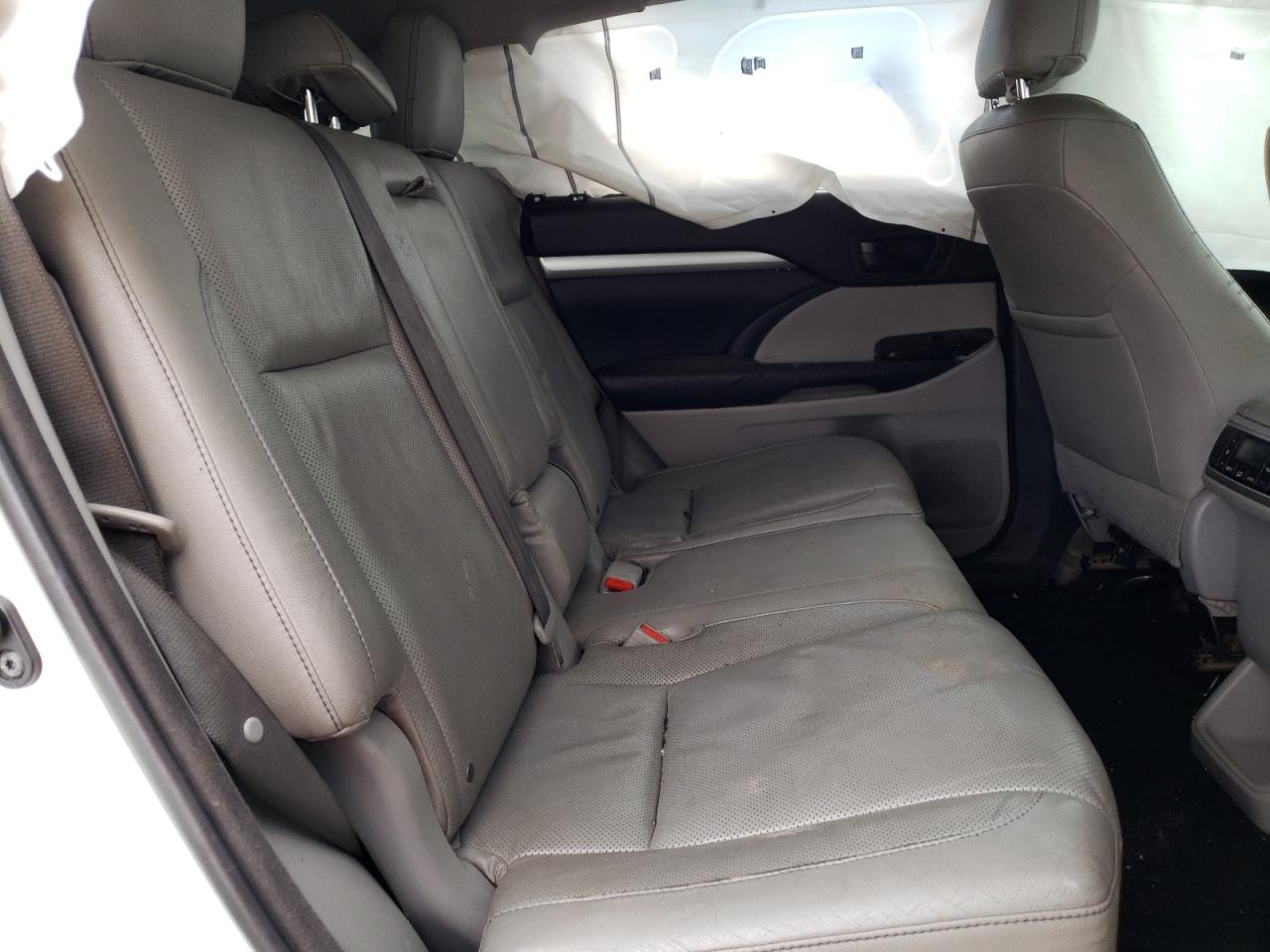 Photo 6 from auction – 2014 TOYOTA HIGHLANDER with VIN 5TDZKRFH3ES028558