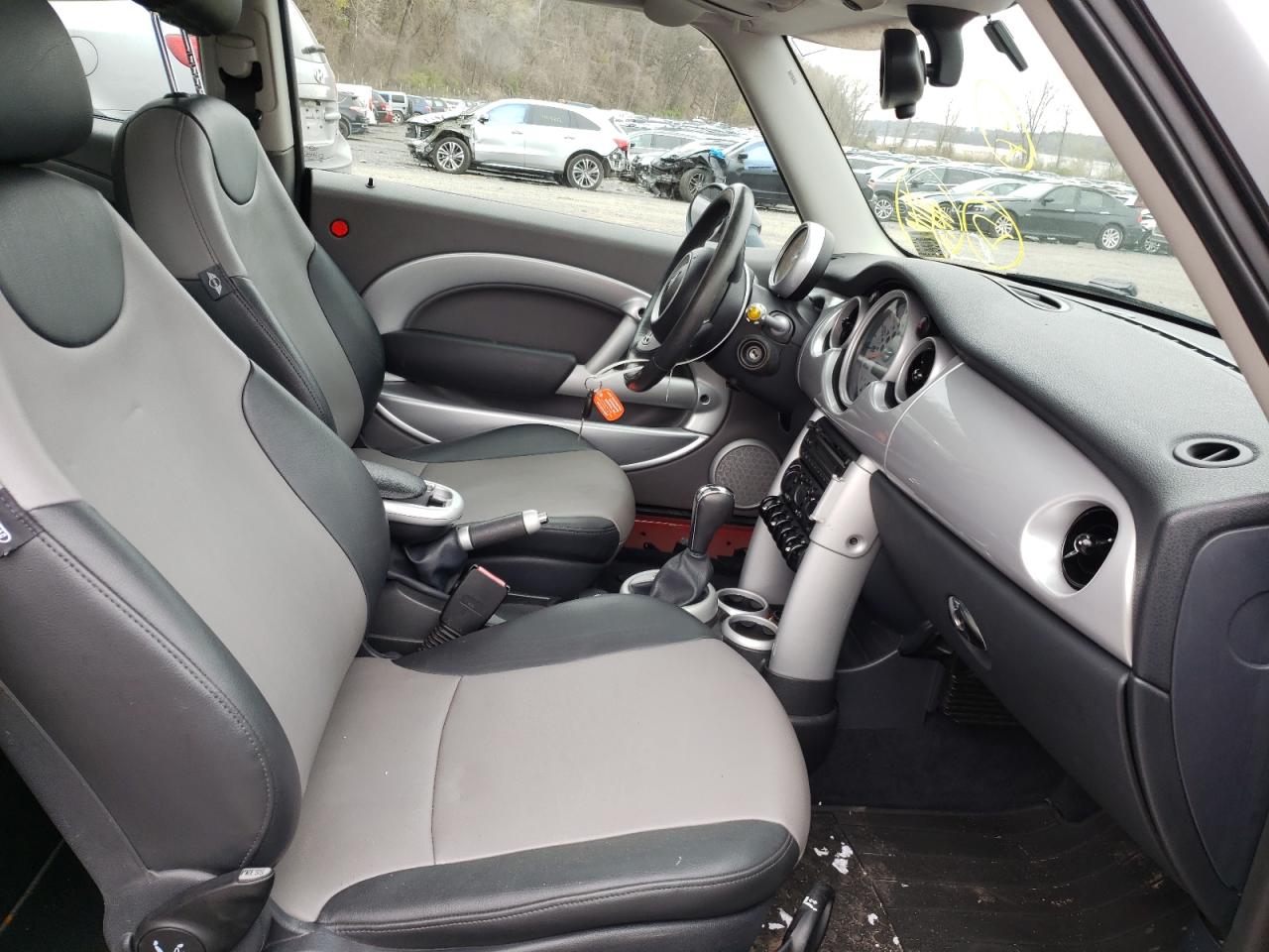 Photo 5 from auction – 2006 MINI COOPER with VIN WMWRC33526TK16718