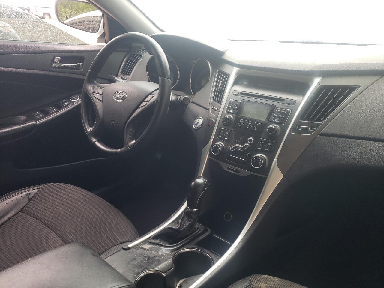 Photo 9 from auction – 2011 HYUNDAI SONATA SE with VIN 5NPEC4AB7BH192902