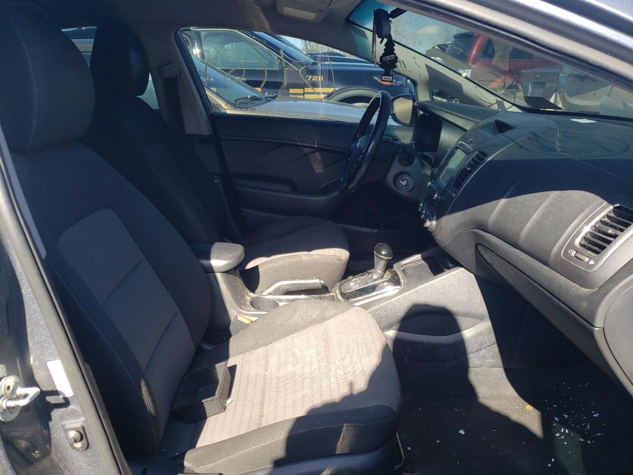 Photo 5 from auction – 2017 KIA FORTE LX with VIN 3KPFL4A76HE013472