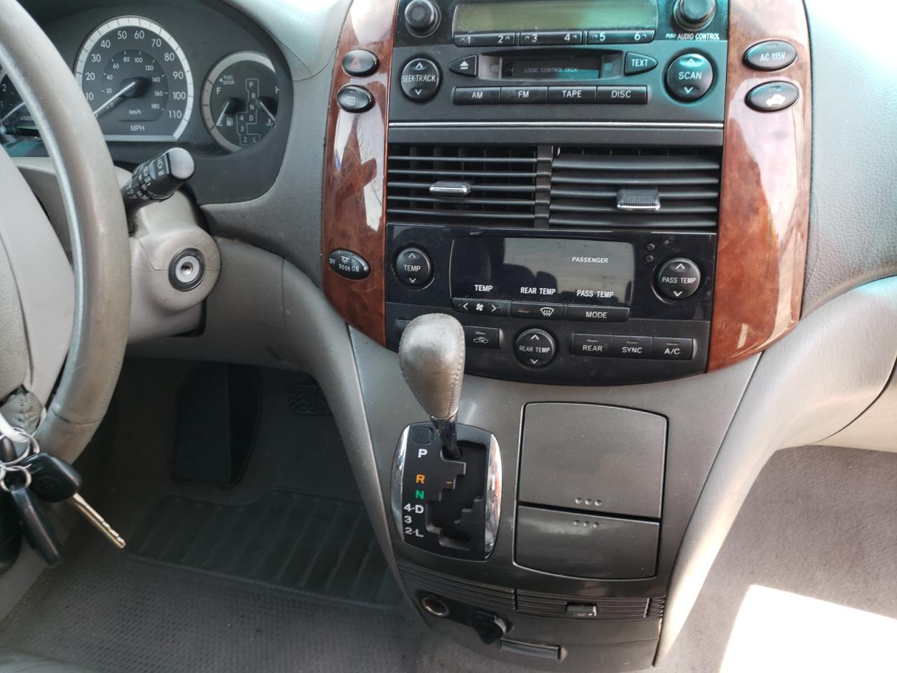 Photo 9 from auction – 2004 TOYOTA SIENNA with VIN 5TDBA22C84S019875