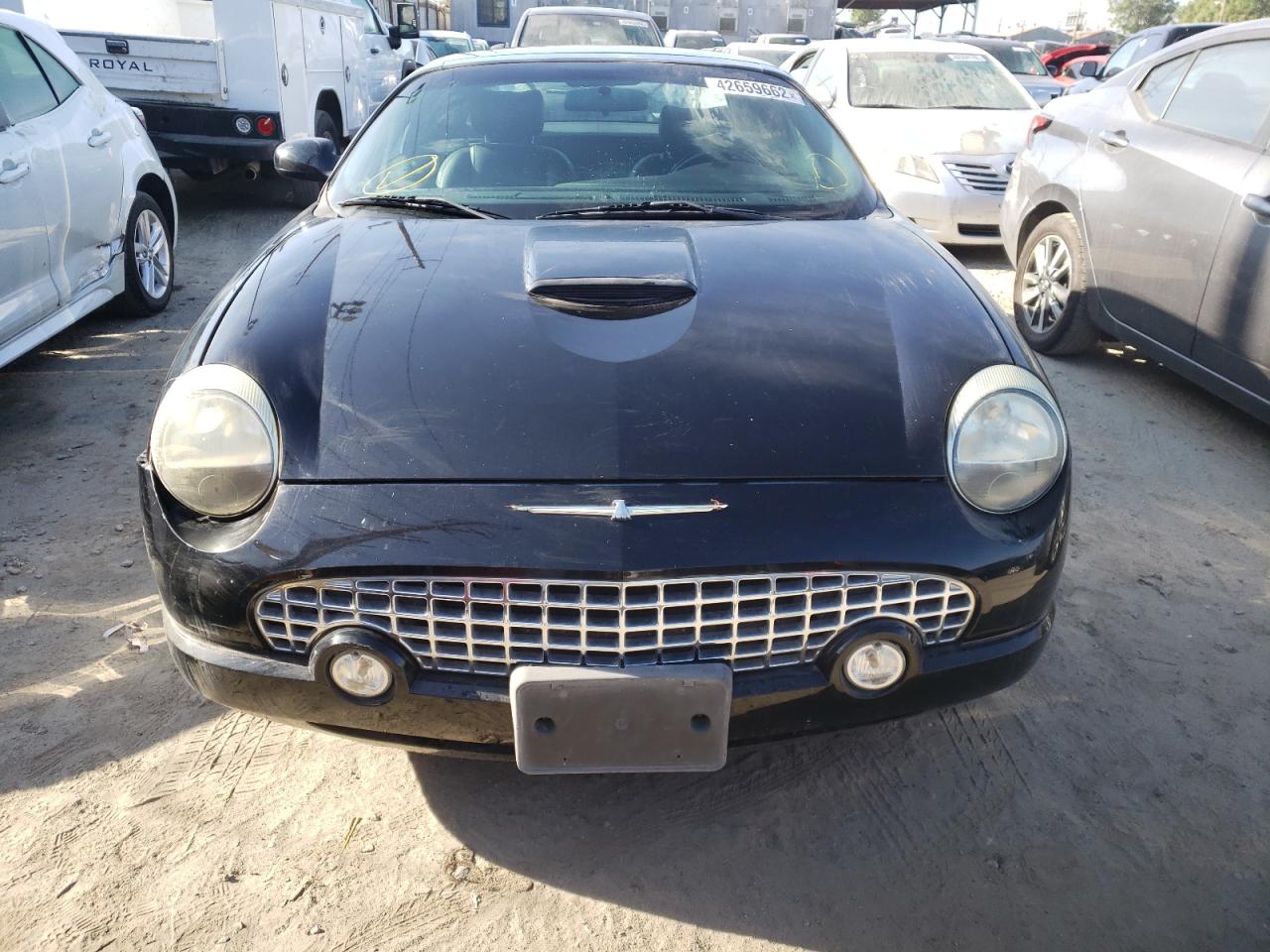 Photo 9 from auction – 2005 FORD THUNDERBIR with VIN 1FAHP60A45Y104371