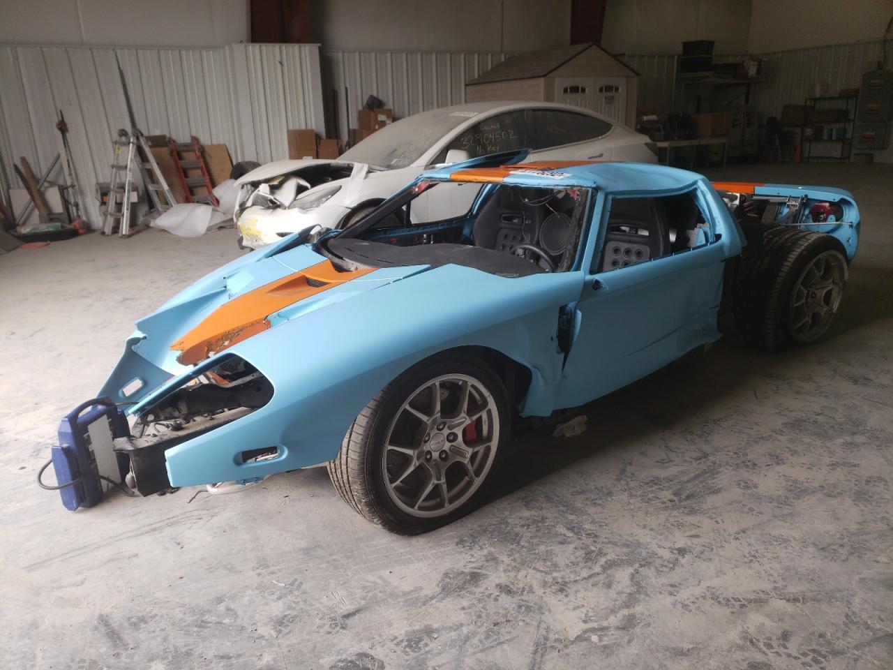 Photo 2 from auction – 2005 FORD GT with VIN 1FAFP90S95Y401573