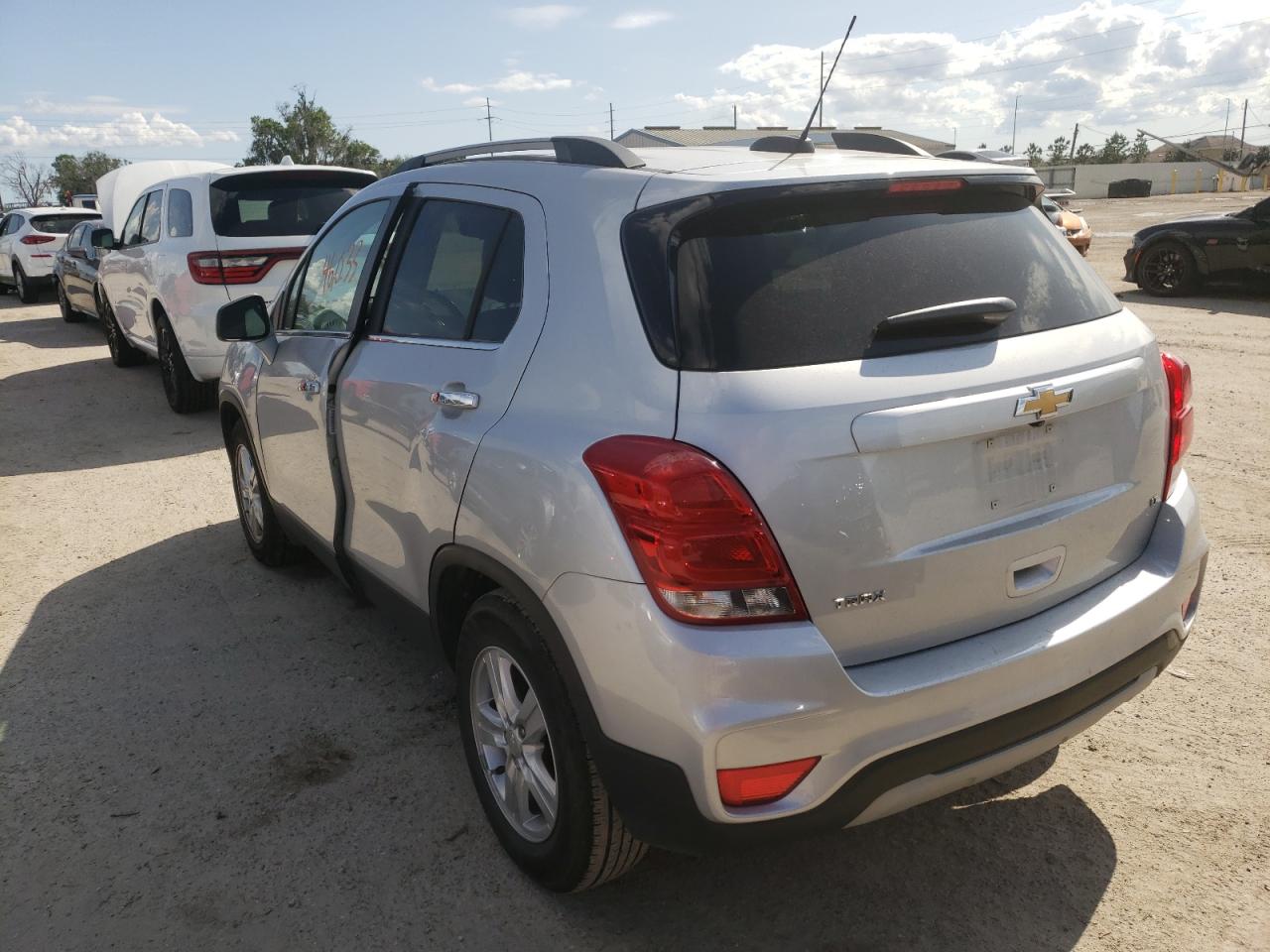 Photo 3 from auction – 2019 CHEVROLET TRAX 1LT with VIN 3GNCJLSB2KL395032
