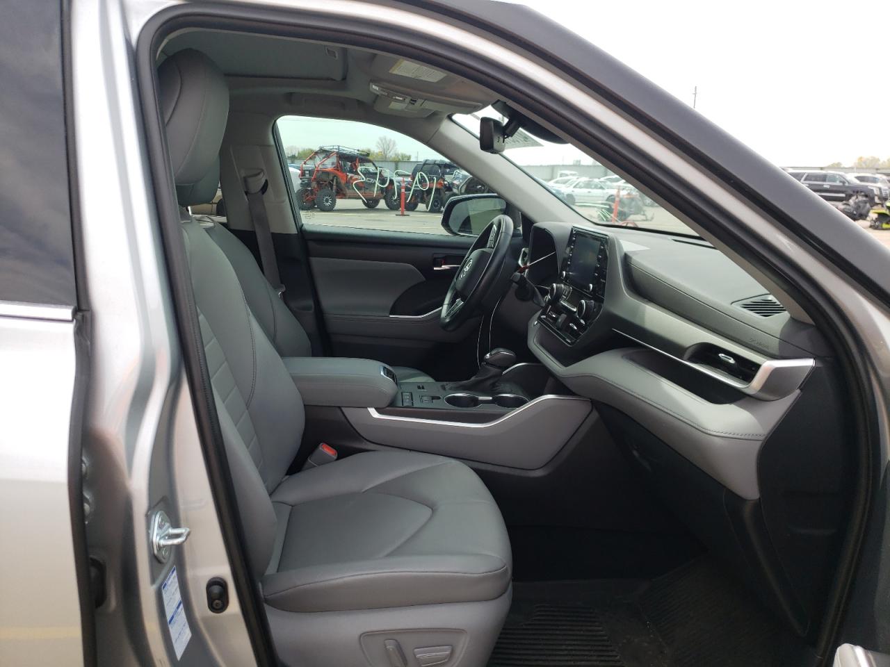 Photo 5 from auction – 2021 TOYOTA HIGHLANDER with VIN 5TDGBRCH4MS520784