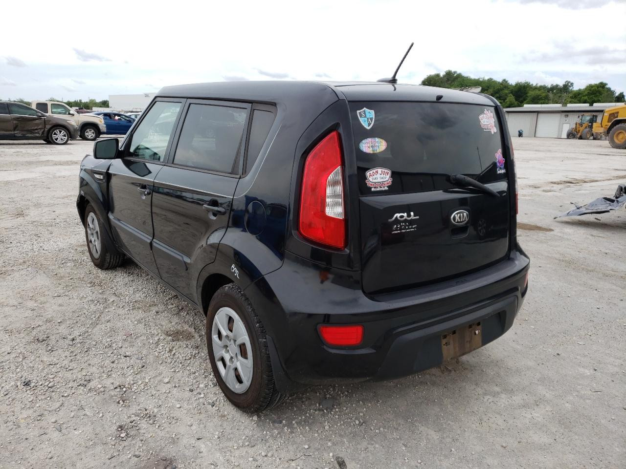 Photo 3 from auction – 2013 KIA SOUL with VIN KNDJT2A58D7569970