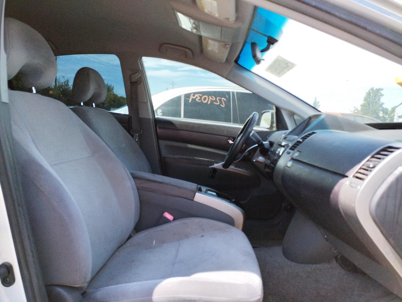Photo 5 from auction – 2005 TOYOTA PRIUS with VIN JTDKB20U453108967