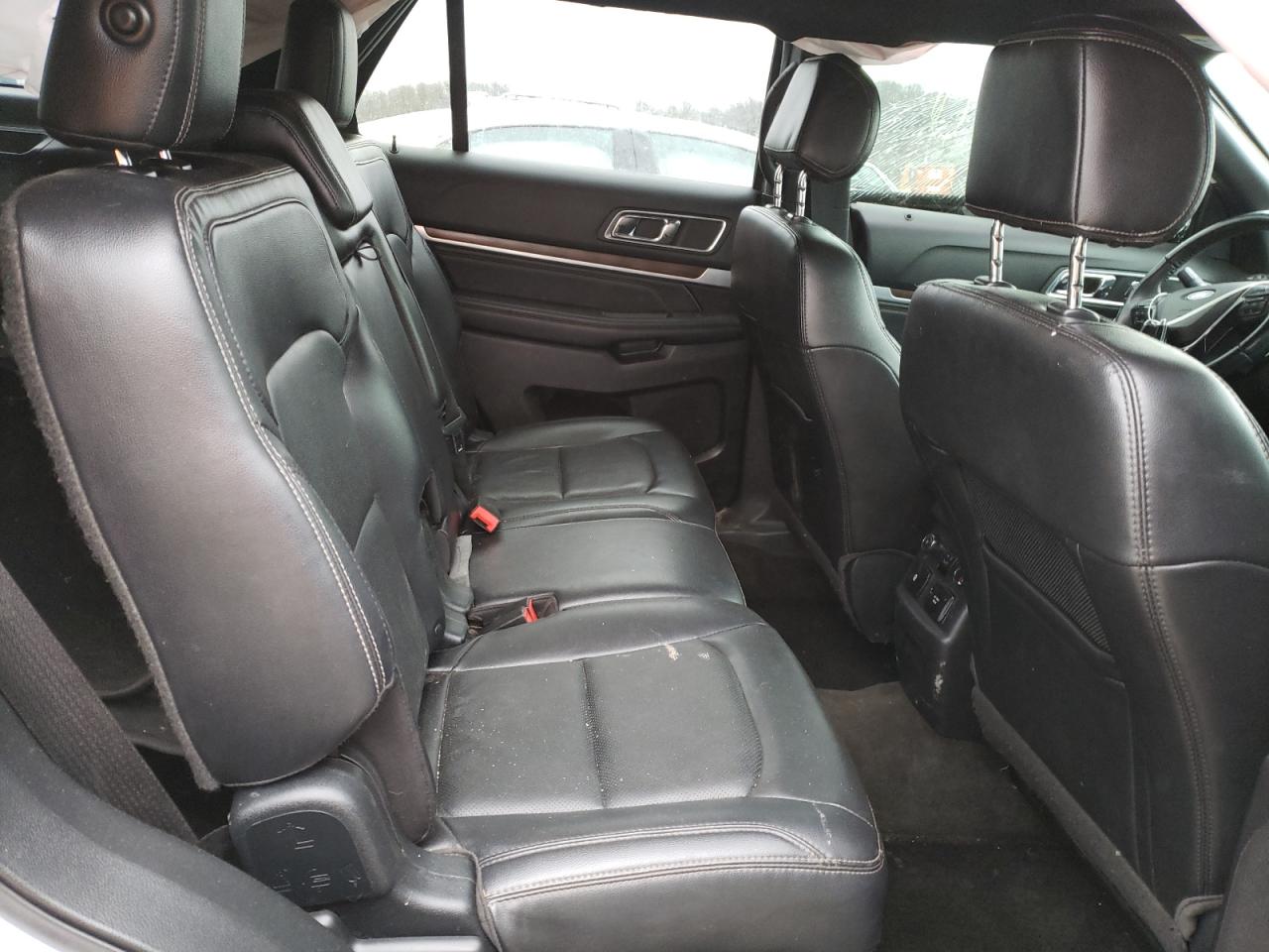 Photo 6 from auction – 2017 FORD EXPLORER L with VIN 1FM5K8F86HGC93459