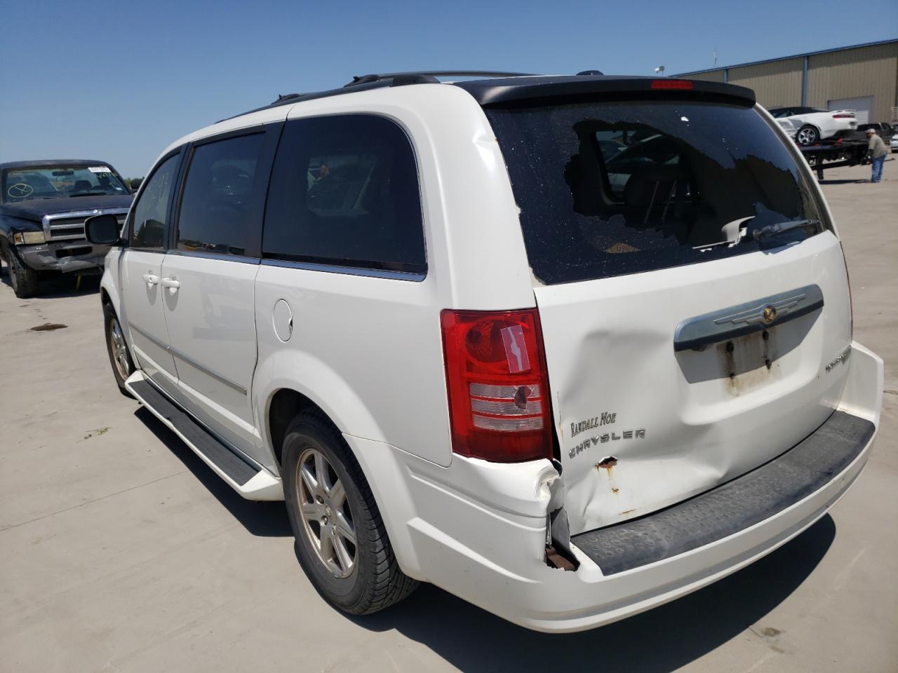 Photo 3 from auction – 2010 CHRYSLER TOWN & COU with VIN 2A4RR5D17AR233940