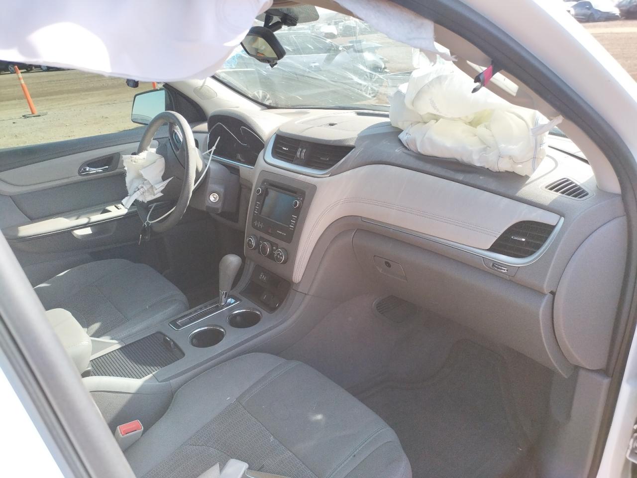 Photo 5 from auction – 2017 CHEVROLET TRAVERSE L with VIN 1GNKRFED2HJ241620