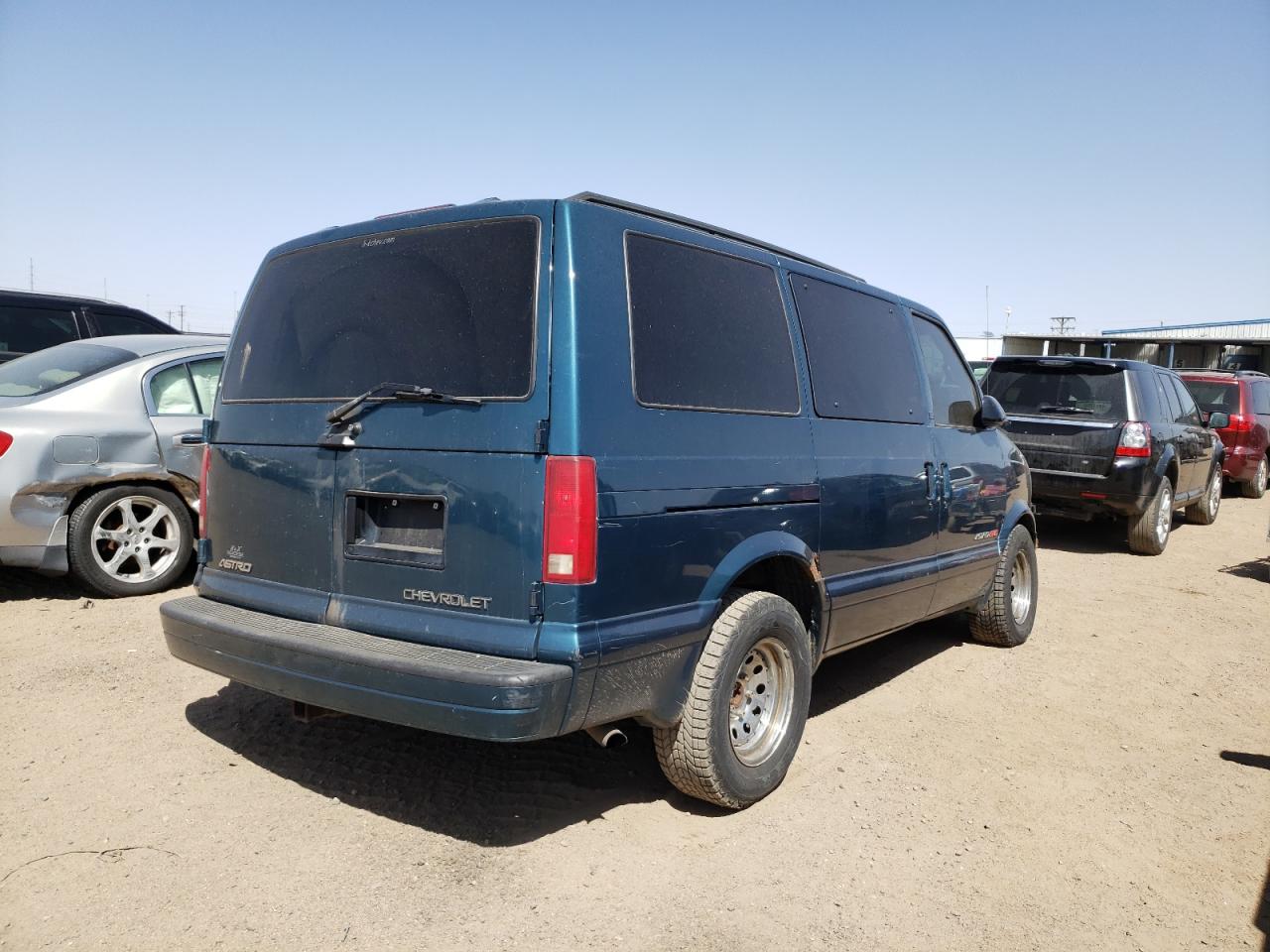 Photo 4 from auction – 2002 CHEVROLET ASTRO with VIN 1GNEL19X82B109730