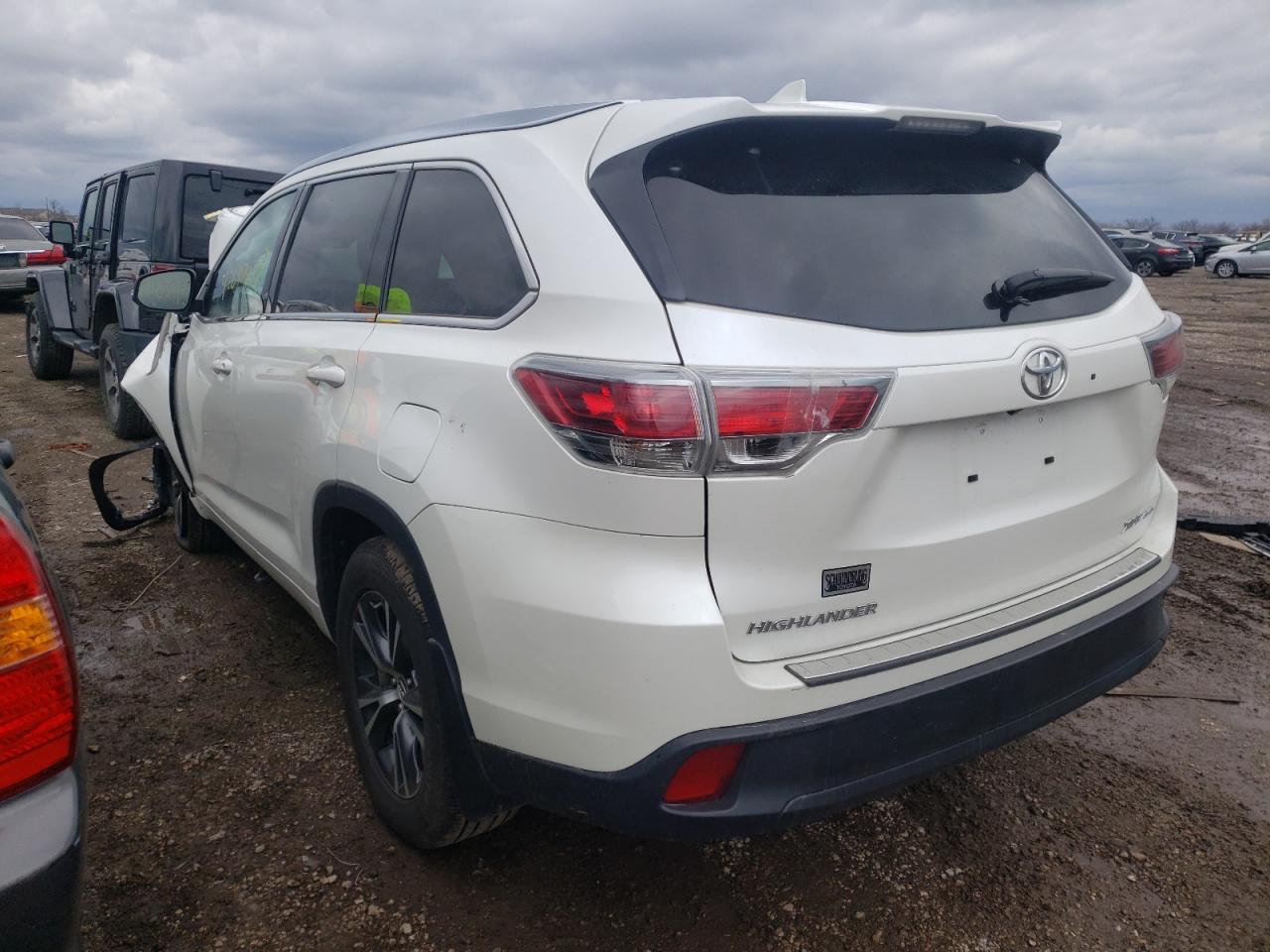Photo 3 from auction – 2016 TOYOTA HIGHLANDER with VIN 5TDJKRFH2GS350222