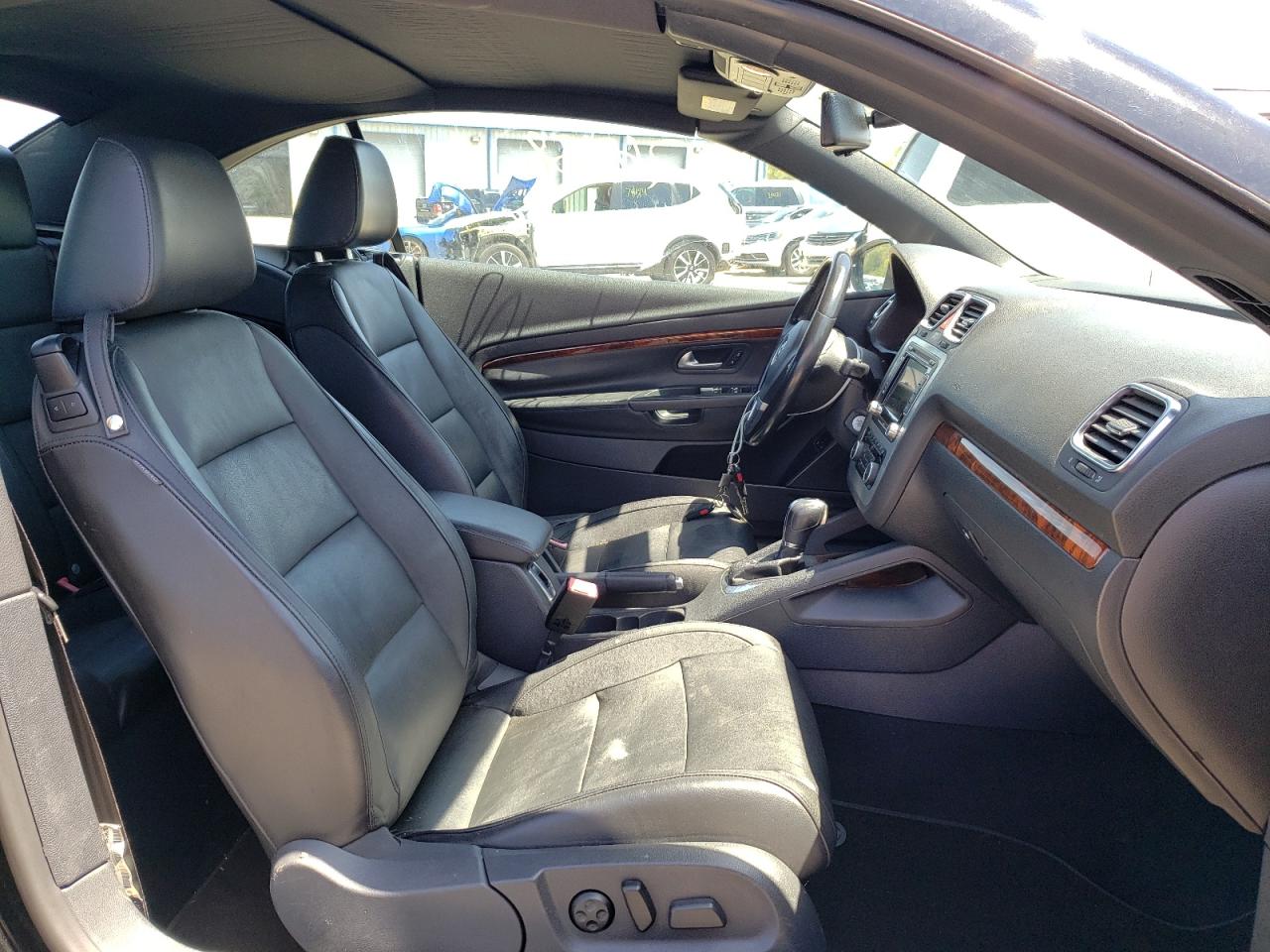 Photo 5 from auction – 2012 VOLKSWAGEN EOS LUX with VIN WVWFW7AH9CV017697