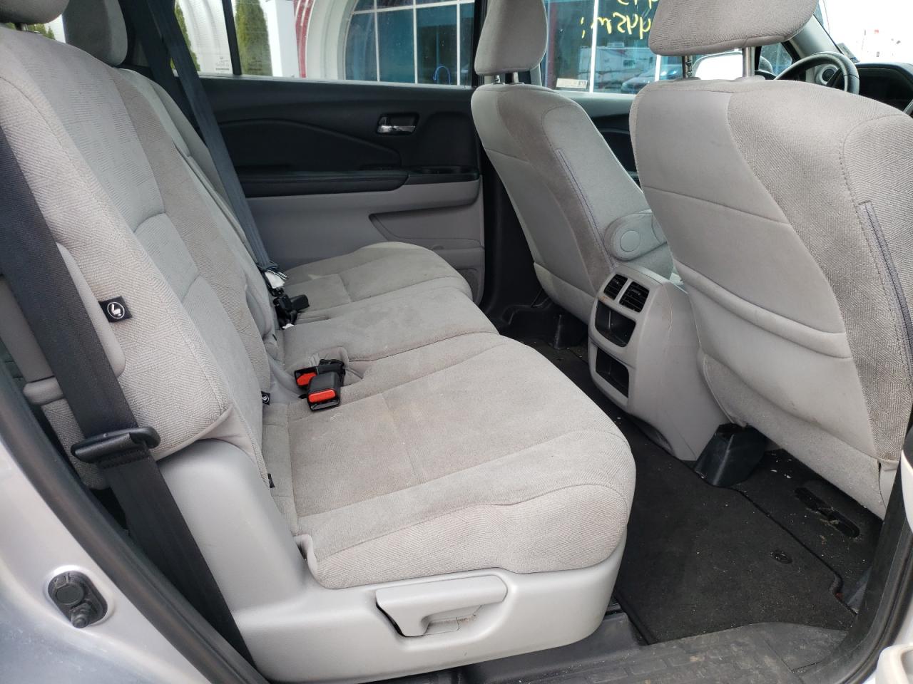 Photo 6 from auction – 2019 HONDA PILOT LX with VIN 5FNYF6H19KB008426
