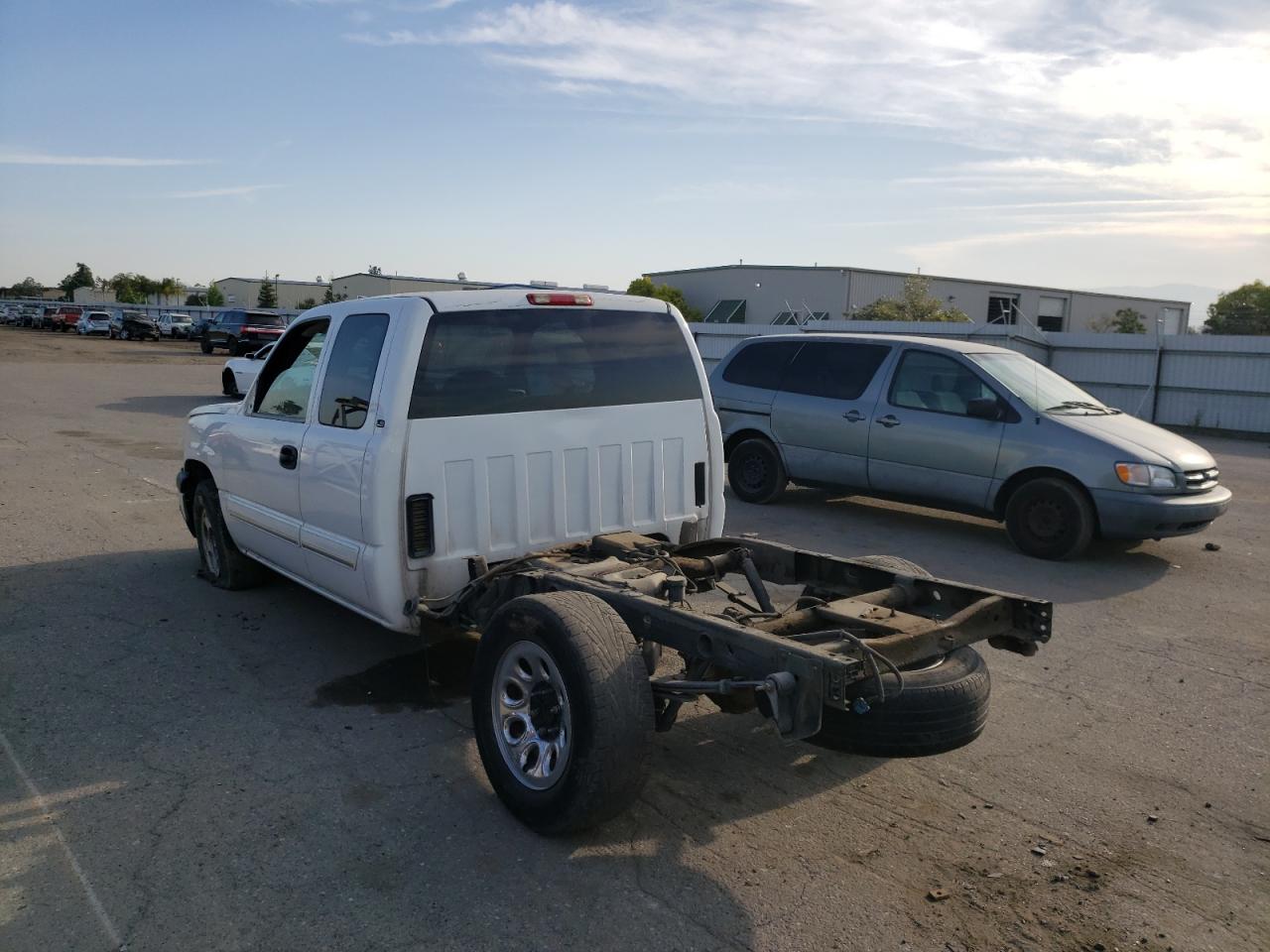 Photo 3 from auction – 2005 CHEVROLET SILVERADO with VIN 1GCEC19Z15Z196487