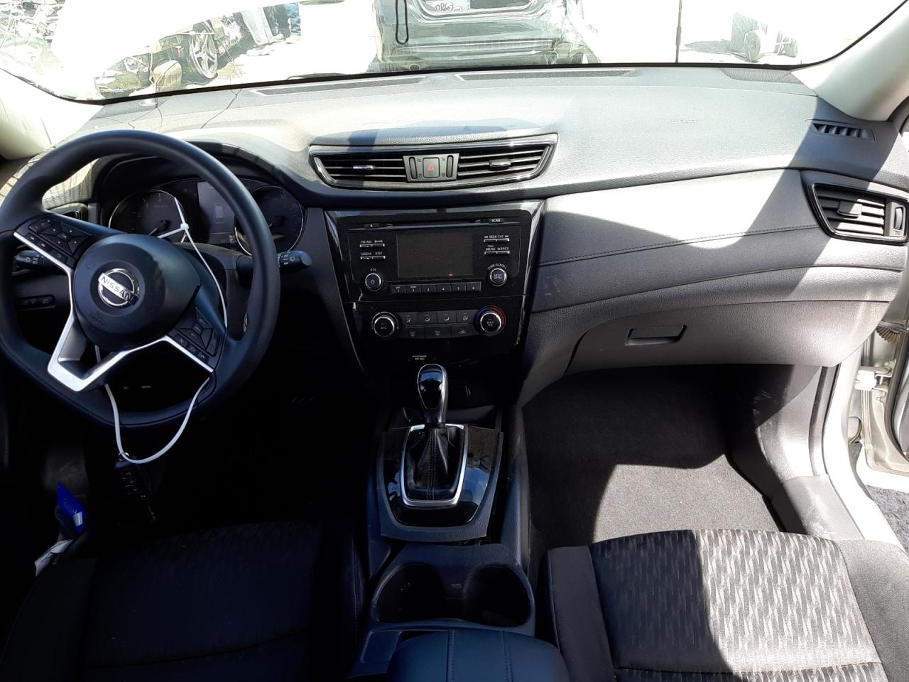 Photo 9 from auction – 2017 NISSAN ROGUE S with VIN KNMAT2MT7HP569703