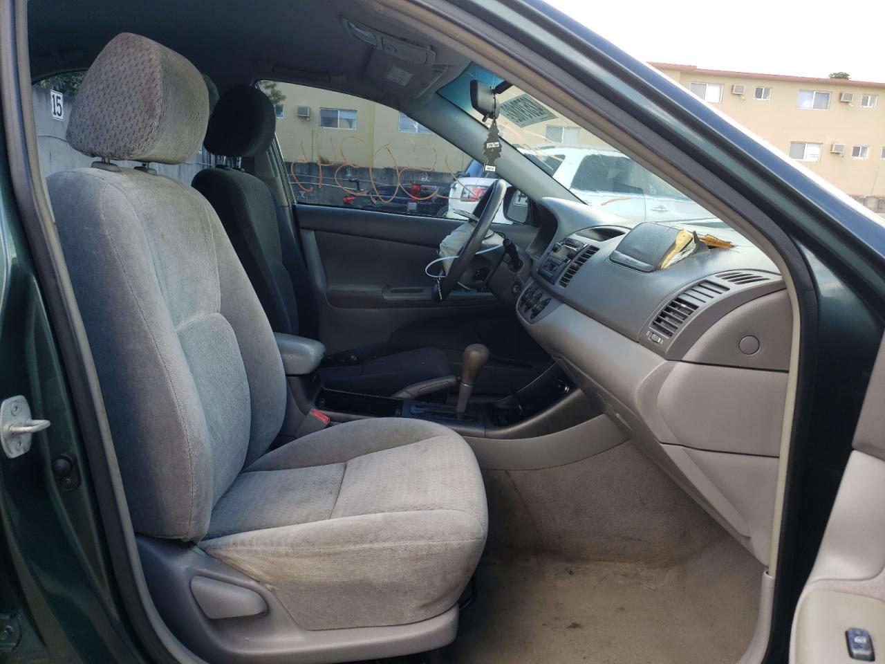 Photo 5 from auction – 2002 TOYOTA CAMRY LE with VIN 4T1BE32K32U524261
