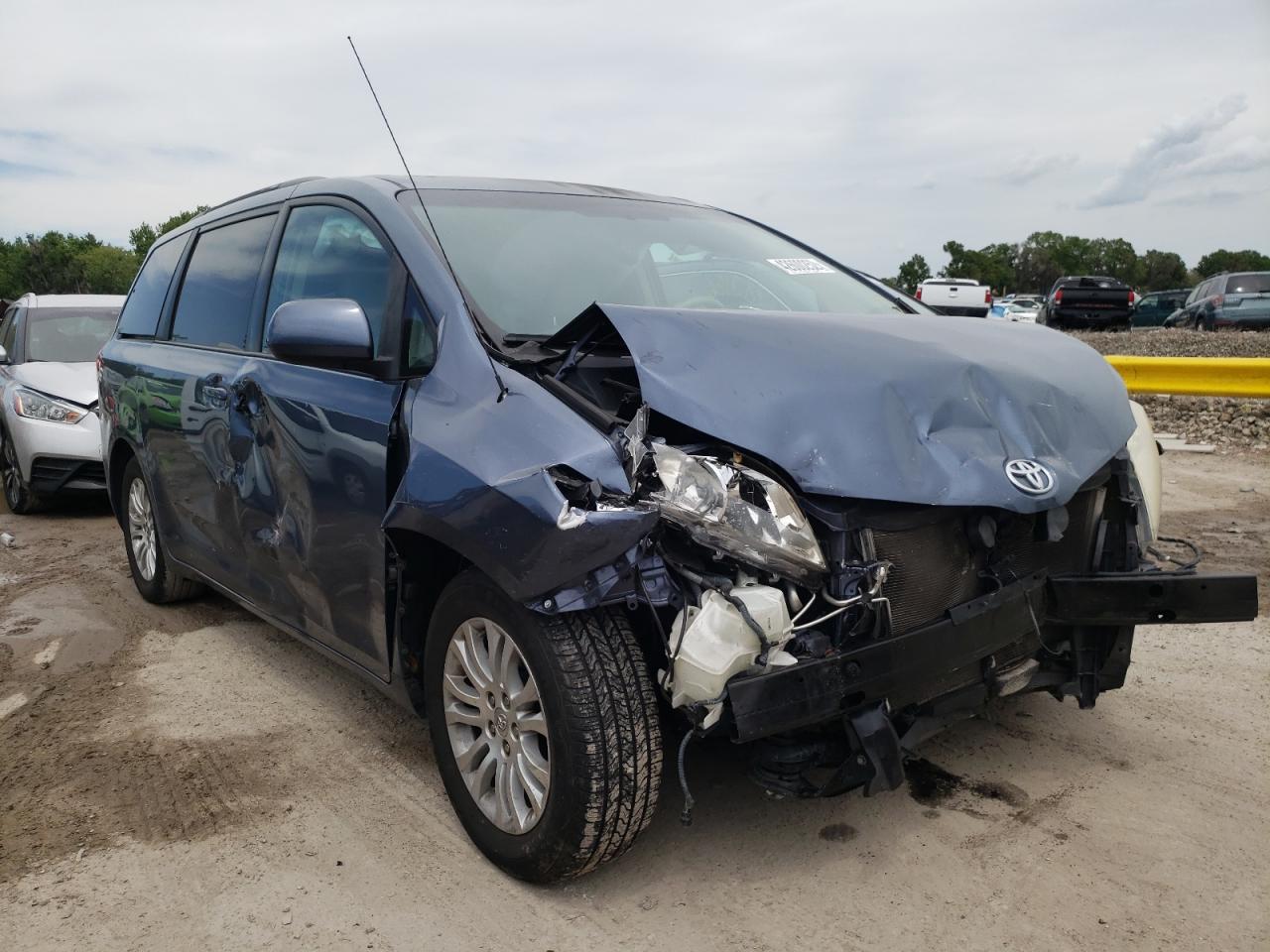 Photo 1 from auction – 2013 TOYOTA SIENNA XLE with VIN 5TDYK3DC3DS383387