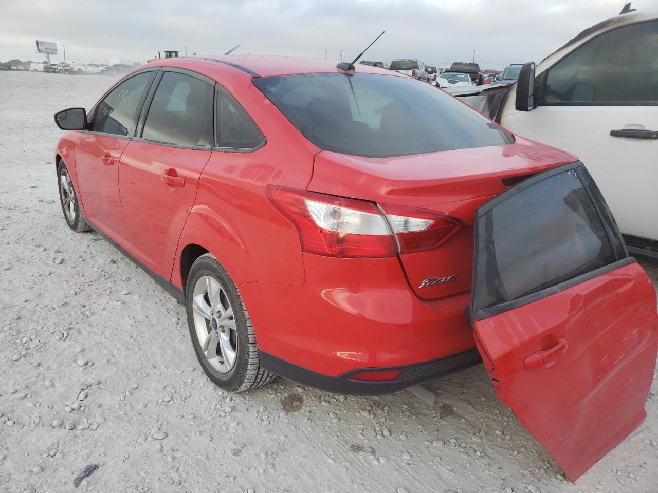 Foto 3 de la subasta – 2014 FORD FOCUS SE con VIN 1FADP3F21EL236188