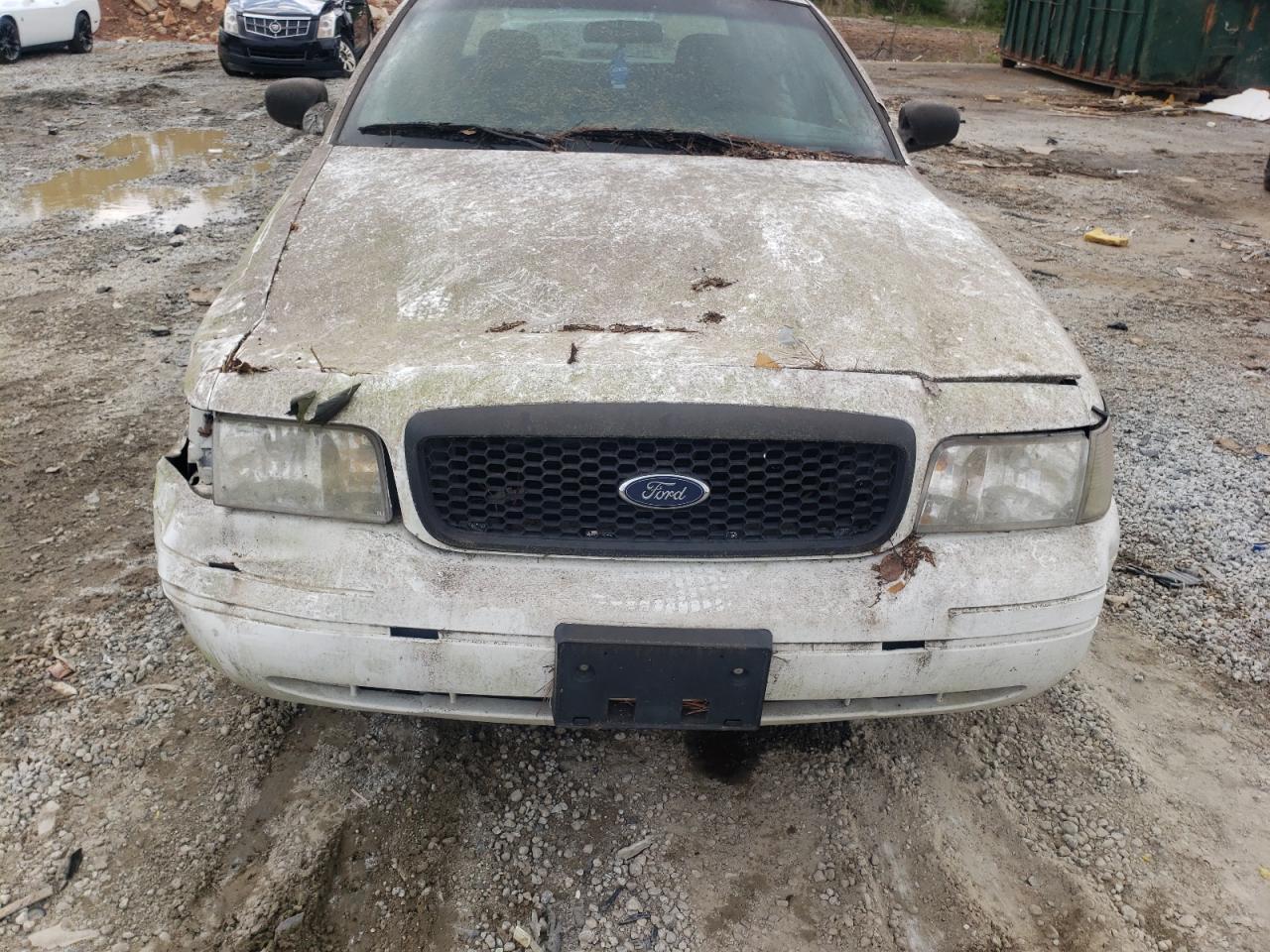 Photo 7 from auction – 2005 FORD CROWN VICT with VIN 2FAHP71W95X132392