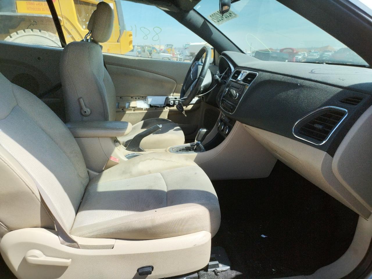 Photo 5 from auction – 2012 CHRYSLER 200 TOURIN with VIN 1C3BCBEB0CN119121