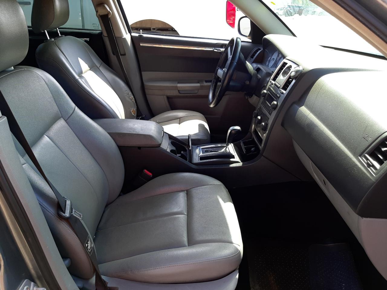 Photo 5 from auction – 2007 CHRYSLER 300 TOURIN with VIN 2C3LA53G17H697530