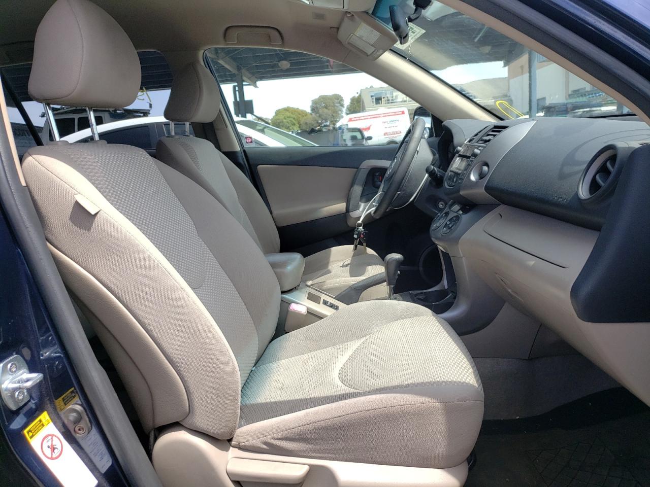Photo 5 from auction – 2006 TOYOTA RAV4 LIMIT with VIN JTMZD34VX65020786