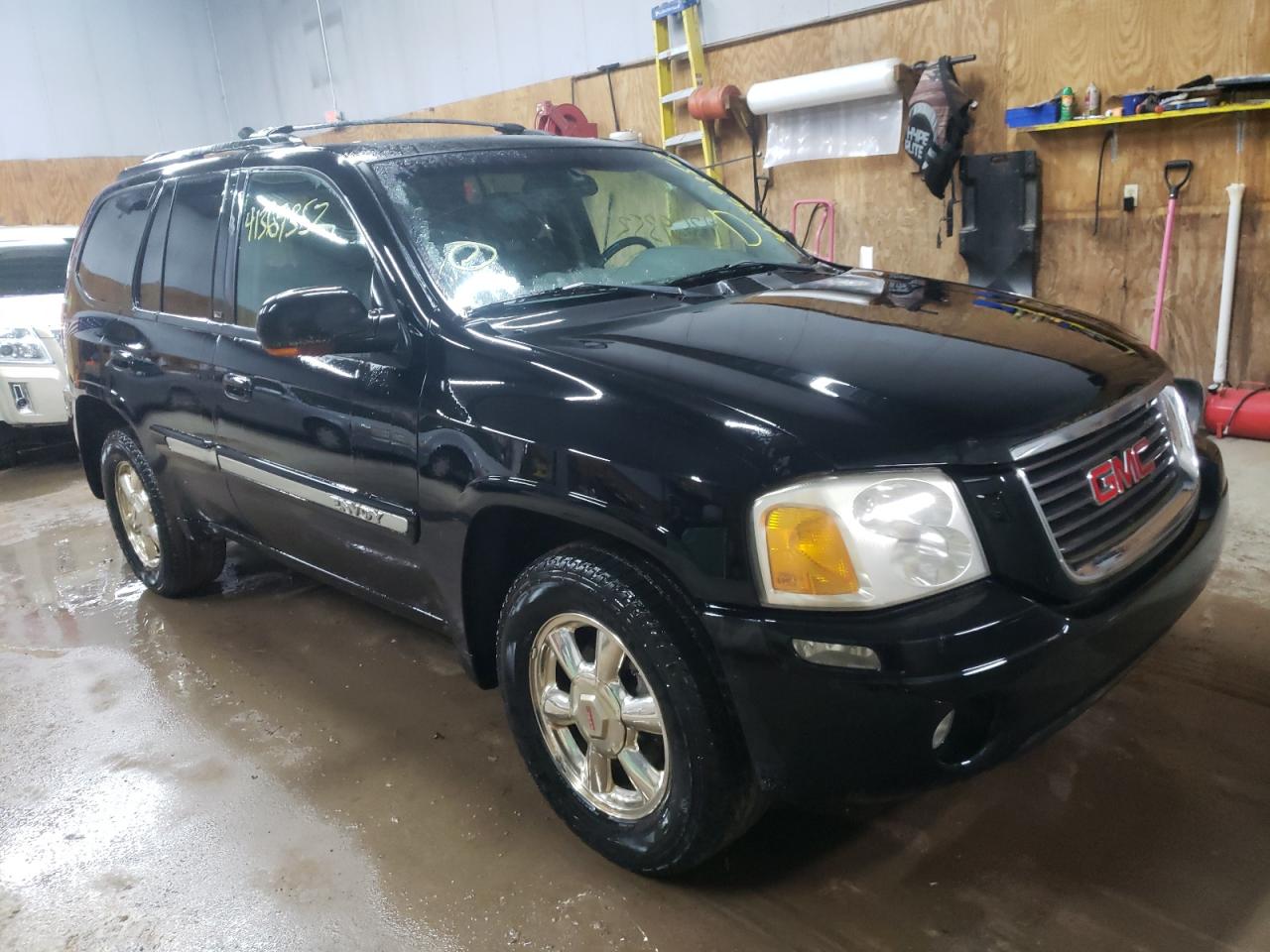 GMC ENVOY 2002 with VIN 1GKDT13S522439931 - Photo from auction