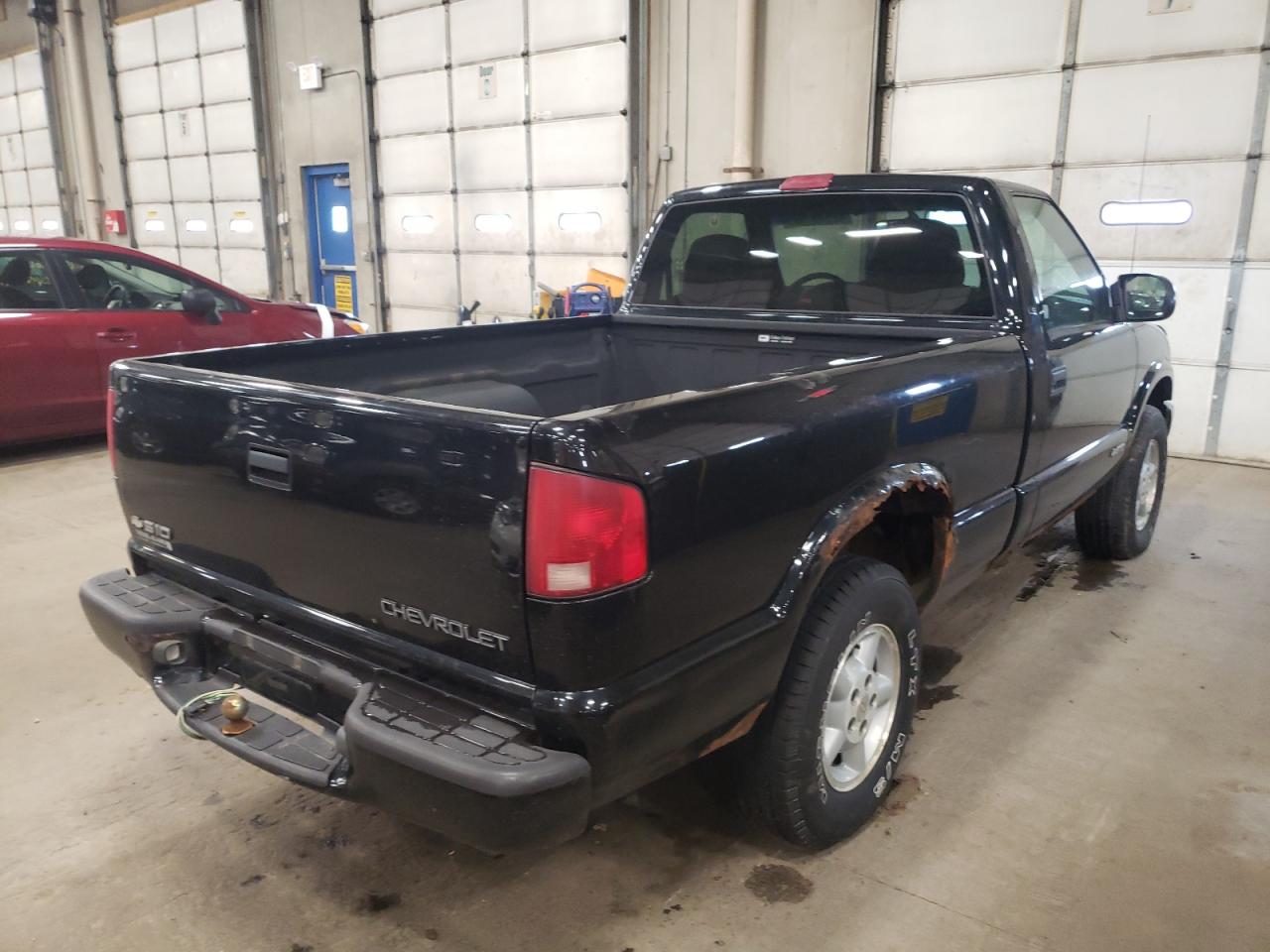 Photo 4 from auction – 2000 CHEVROLET S 10 with VIN 1GCDT14W2Y8218628