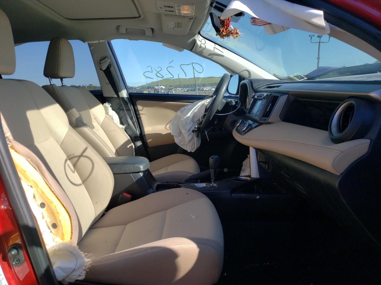 Photo 19 from auction – 2015 TOYOTA RAV4 XLE with VIN 2T3RFREV3FW371477