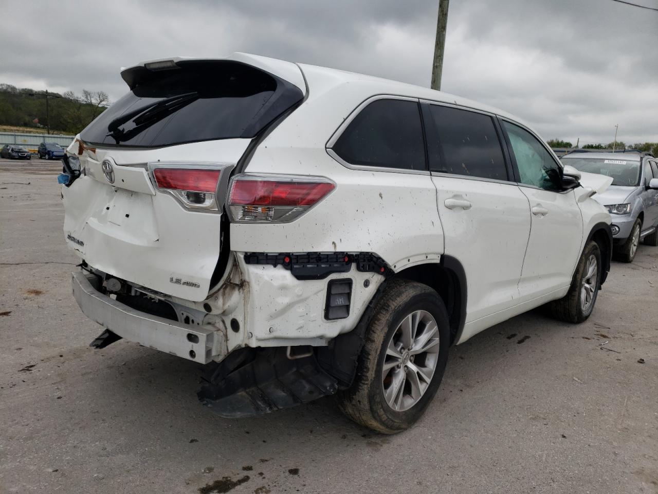 Photo 4 from auction – 2014 TOYOTA HIGHLANDER with VIN 5TDZKRFH3ES028558