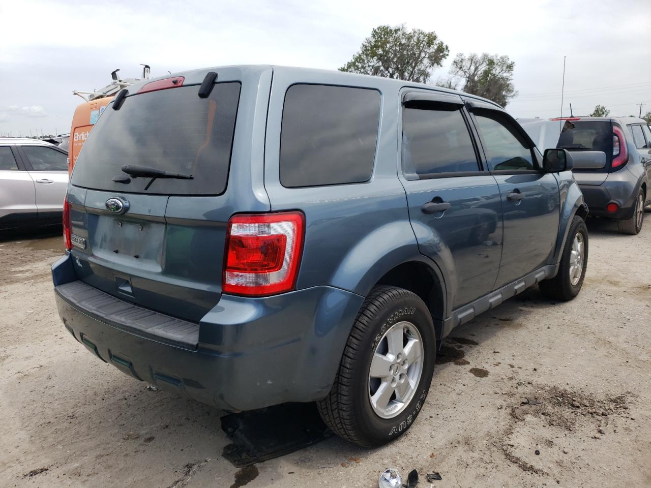 Photo 4 from auction – 2012 FORD ESCAPE XLS with VIN 1FMCU0C70CKB49443