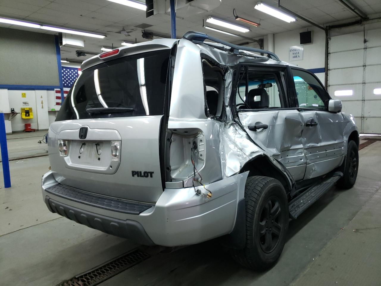 Photo 4 from auction – 2005 HONDA PILOT EXL with VIN 2HKYF18555H523936
