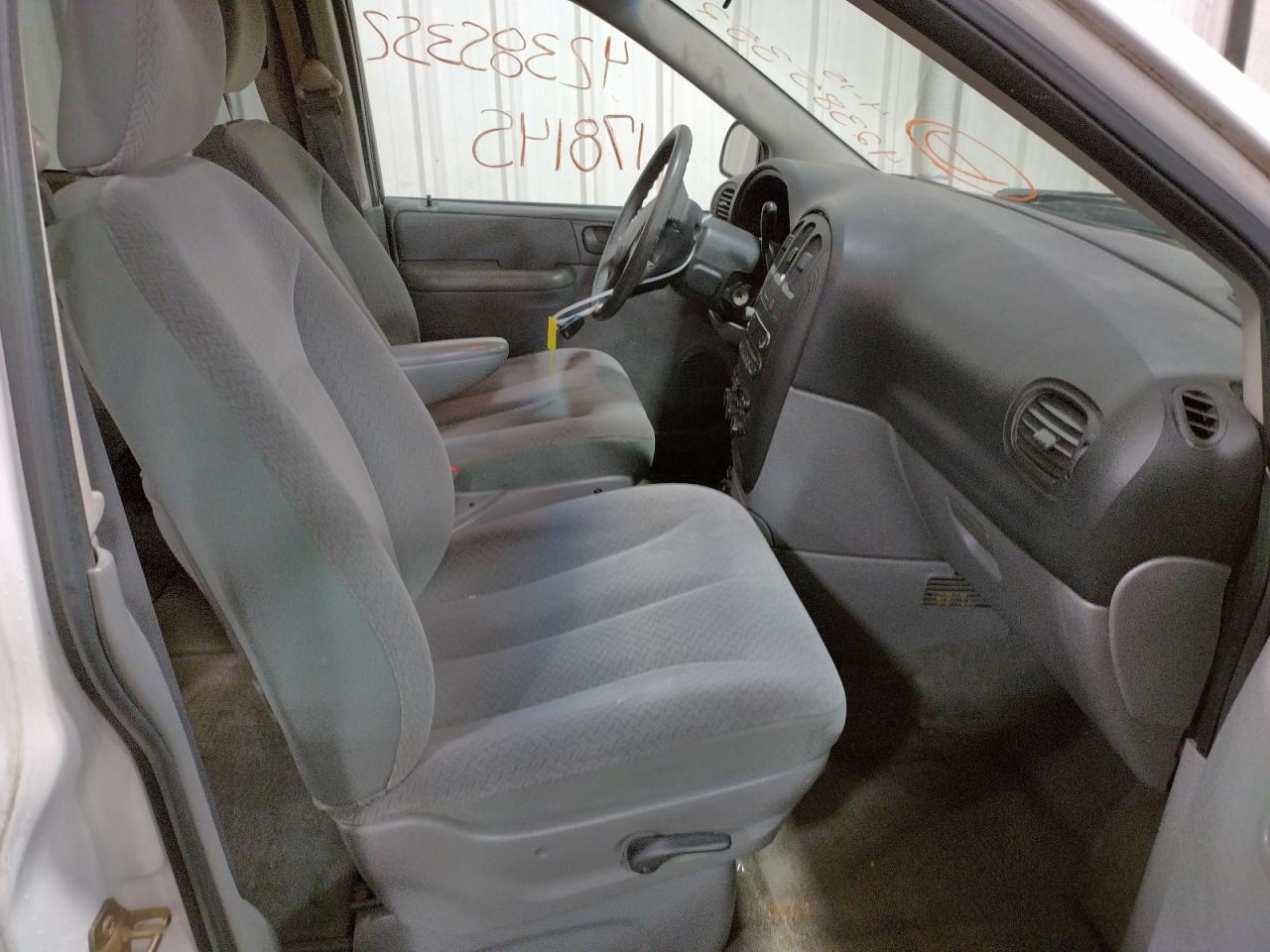 Photo 5 from auction – 2005 DODGE GRAND CARA with VIN 1D4GP24R35B396728