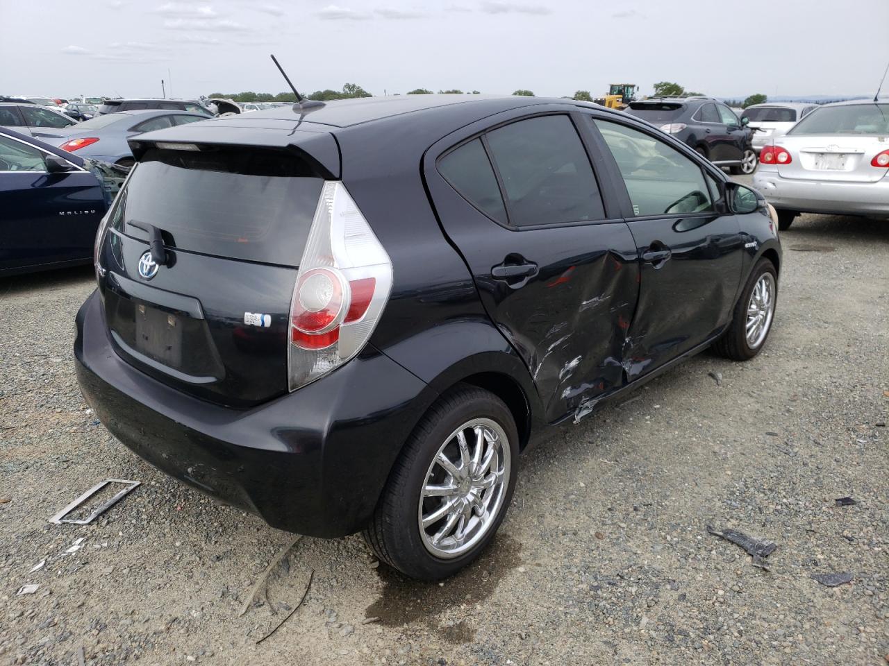 Photo 4 from auction – 2013 TOYOTA PRIUS C with VIN JTDKDTB31D1041971