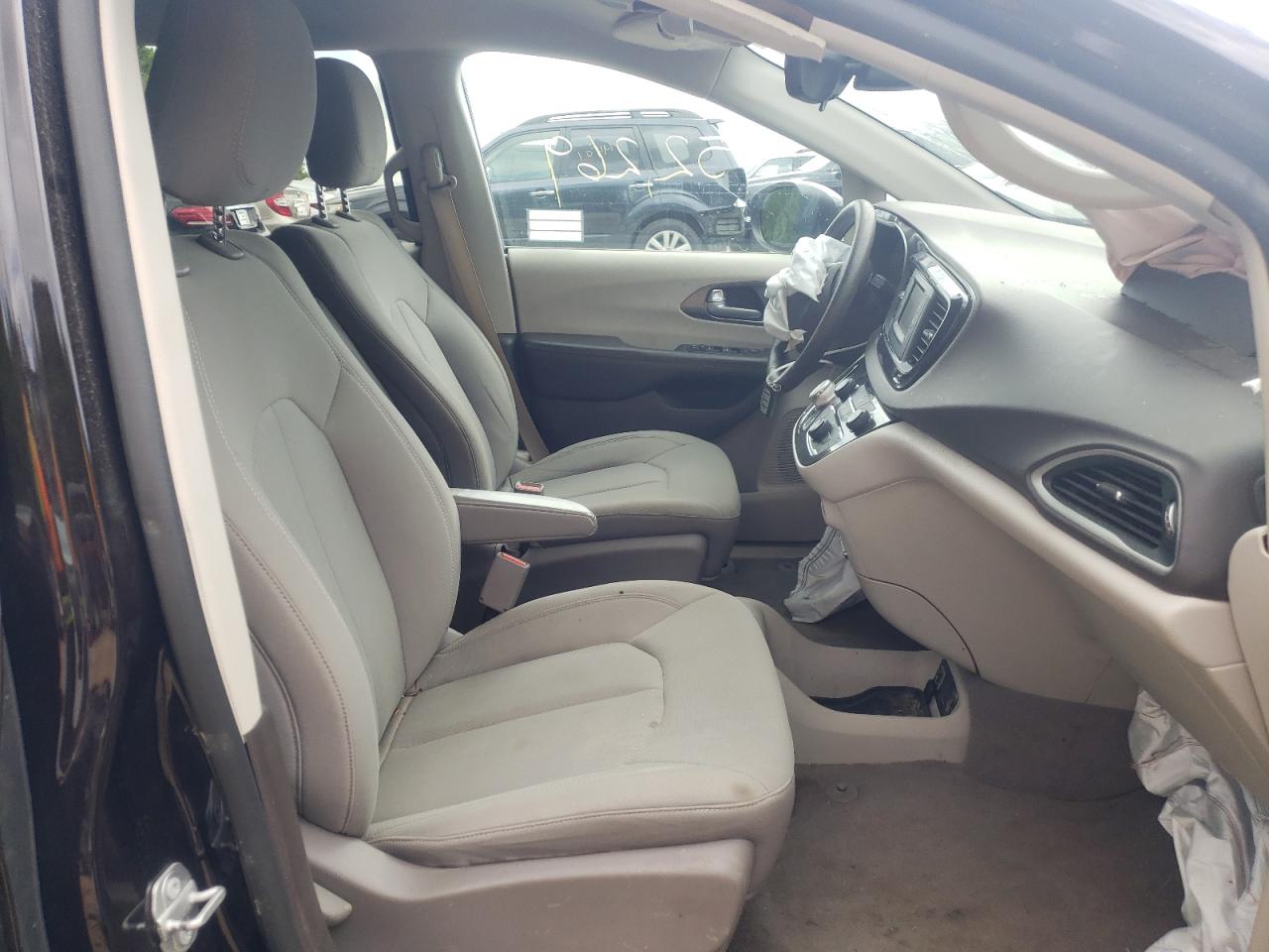 Photo 5 from auction – 2017 CHRYSLER PACIFICA L with VIN 2C4RC1CG8HR525743