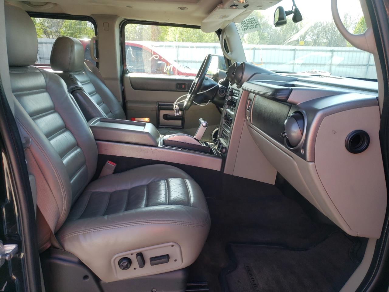 Photo 5 from auction – 2004 HUMMER H2 with VIN 5GRGN23U54H109263