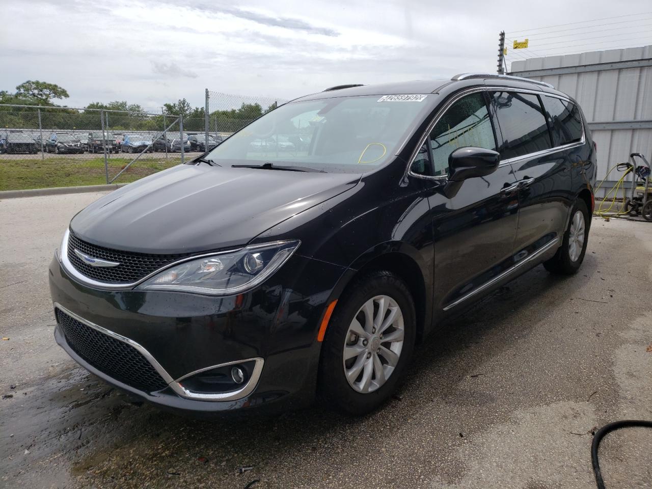 Photo 2 from auction – 2018 CHRYSLER PACIFICA T with VIN 2C4RC1EG2JR315111