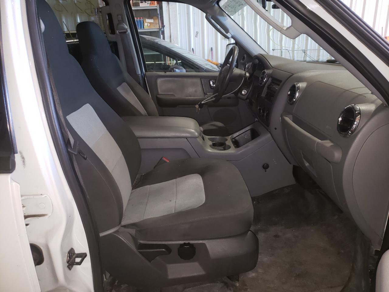 Photo 5 from auction – 2005 FORD EXPEDITION with VIN 1FMPU16545LA84160