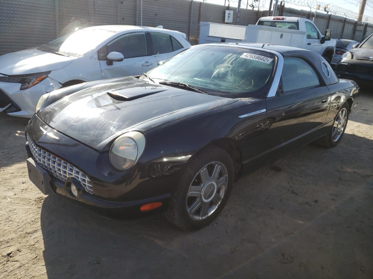 Photo 2 from auction – 2005 FORD THUNDERBIR with VIN 1FAHP60A45Y104371