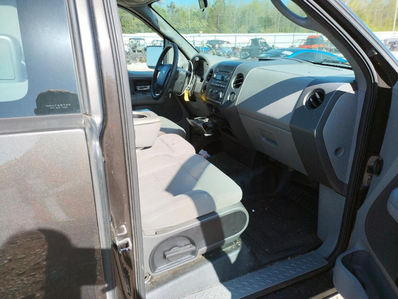 Photo 5 from auction – 2006 FORD F150 with VIN 1FTRF12W56NA95387