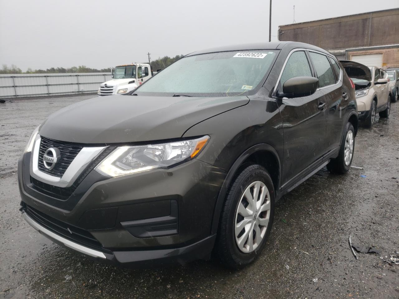 Photo 2 from auction – 2017 NISSAN ROGUE S with VIN KNMAT2MV5HP569085