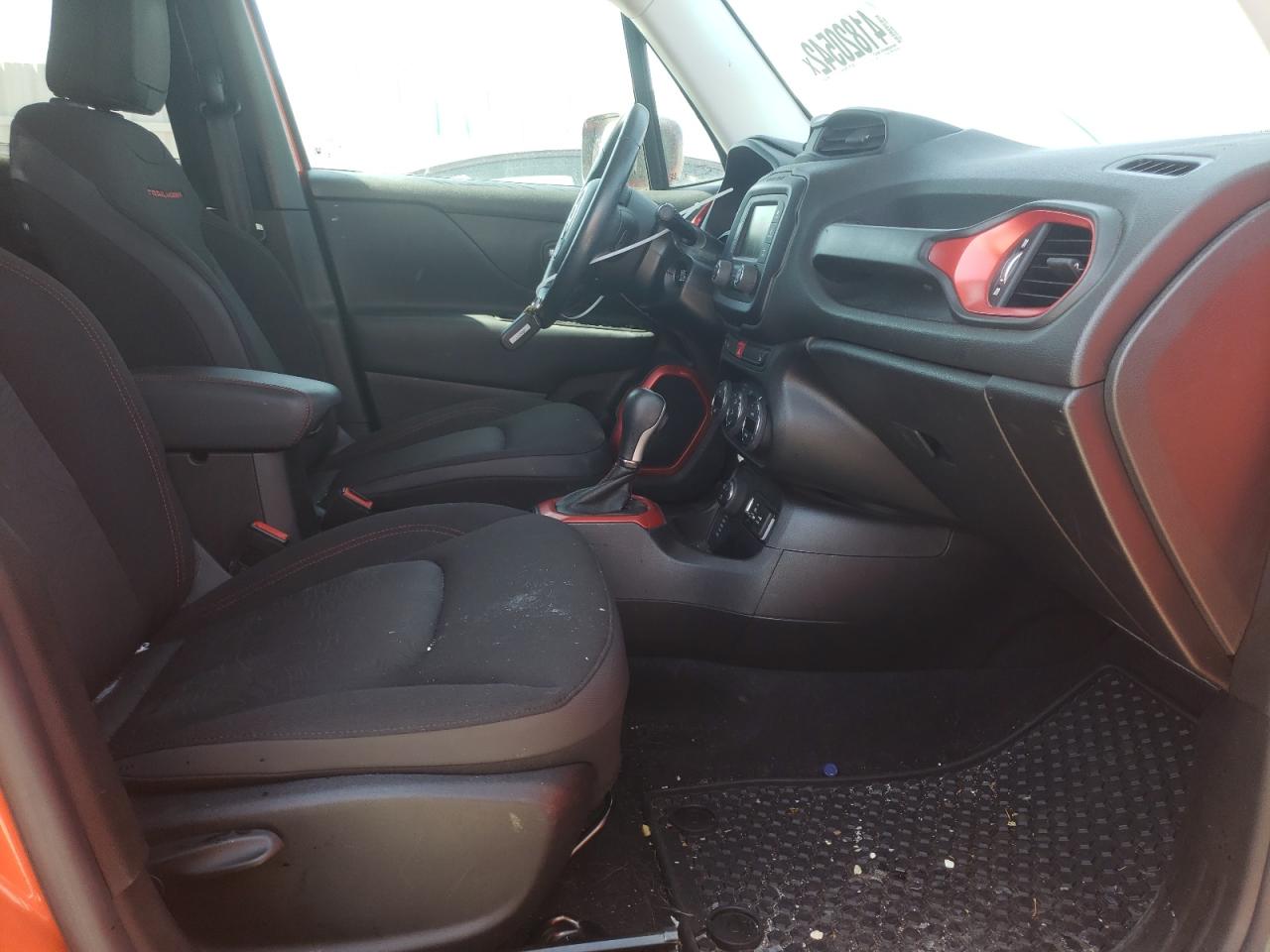 Photo 5 from auction – 2017 JEEP RENEGADE T with VIN ZACCJBCB2HPG44172