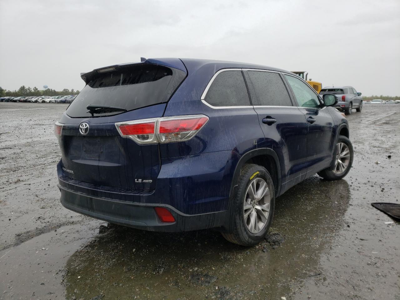 Photo 4 from auction – 2016 TOYOTA HIGHLANDER with VIN 5TDBKRFH3GS279729